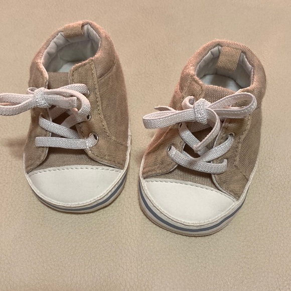 0-3 months shows for boy or baby girl gender neutral - Picture 1 of 5